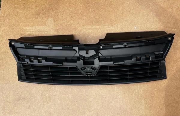 Renault Duster 2010- Ön Panjur  (Oem No:623100260R) - Image 1