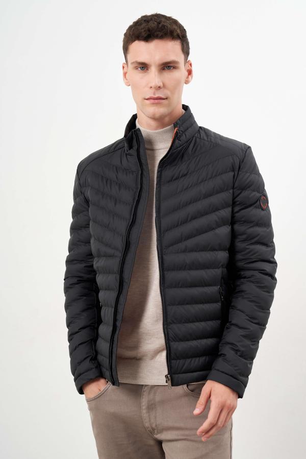  Erkek Siyah Su İtici Rüzgar Geçirmez Dynamic Fit Rahat Kesim Şişme Mont - Image 1