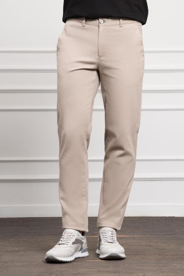  Erkek Bej Dynamic Fit Rahat Kesim Chino Pantolon - Image 1