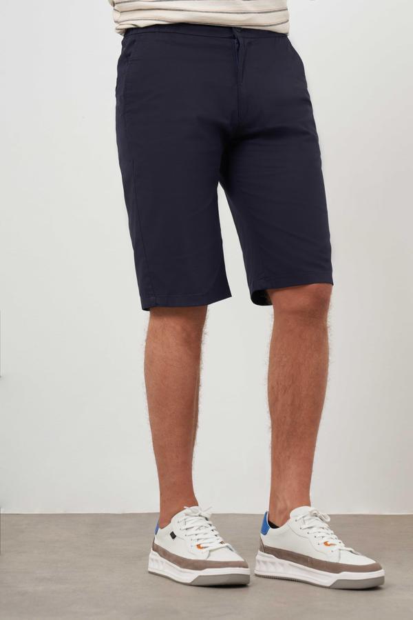  Erkek Lacivert Pamuk Düz Desen Dynamic Fit Şort - Image 1