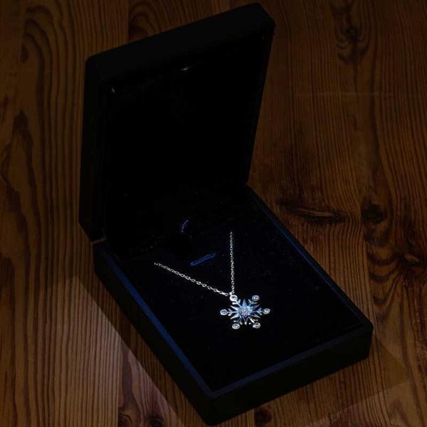 Alsepeteavm Gümüş Işıklı Kutulu Aquamarine Taşlı Kar Tanesi Kadın Kolye - Image 1