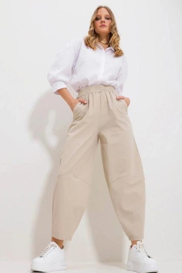 Kadın Bej Gabardin Şalvar Pantolon – Lastikli Bel, Cepli, Rahat Kesim - Image 1