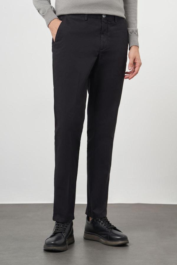  Erkek Siyah Dynamic Fit Chino Pantolon - Image 1