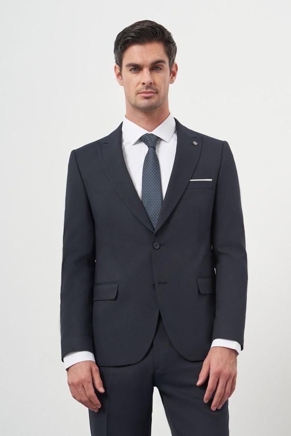  Erkek Lacivert Poliviskon Basic Jakar Desen Slim Fit Sivri Yaka Takım Elbise - Image 1