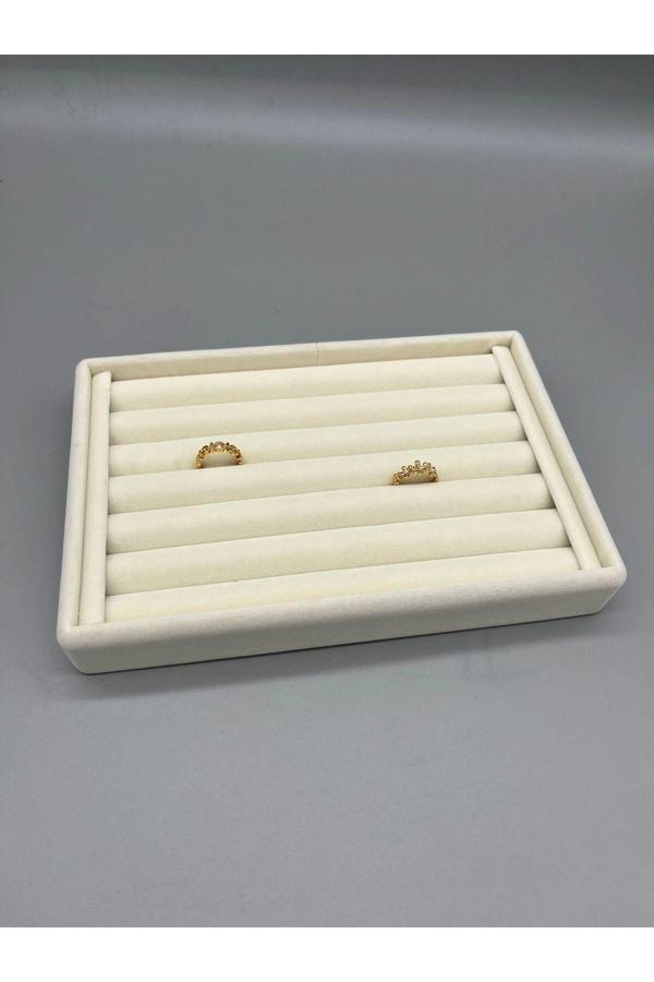 Megass Dekor Yerli Üretim Küçük Boy Süet Kumaş Krem Renk 22,5/14,5 Cm Rulo Çekmece Içi Yüzük Standı - Image 1
