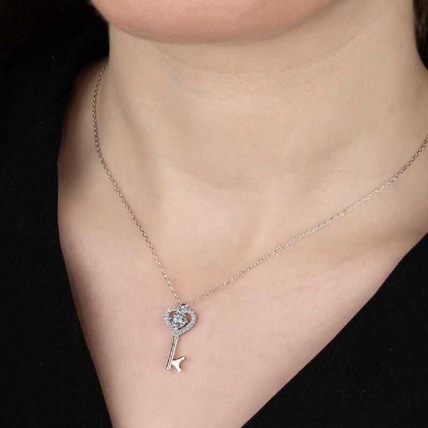 Alsepeteavm Swarovski Taşlı Gümüş Anahtar Bayan Kolye - Image 1