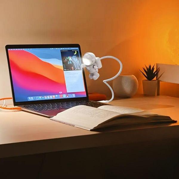 Büro Ev Ofis Hediyesi için Astronot Stil Usb Led Işıklı Gece Masa Lambası - Image 1
