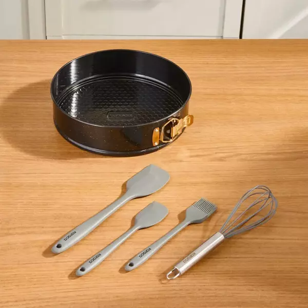 Karaca Black Gold and Pastry 5 Parça Kek Kalıbı ve Pasta Hazırlık Seti - Image 1