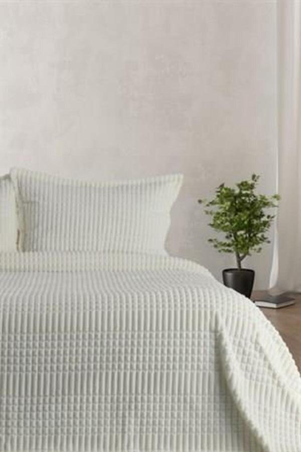 Merinos Modern Line 3 Parça Çift Kişilik Battaniye Seti Kemik - Image 1