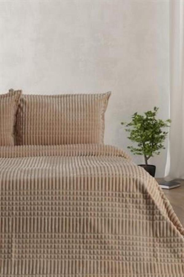 Merinos Modern Line 3 Parça Çift Kişilik Battaniye Seti Kutulu 220X240 Mocha - Image 1