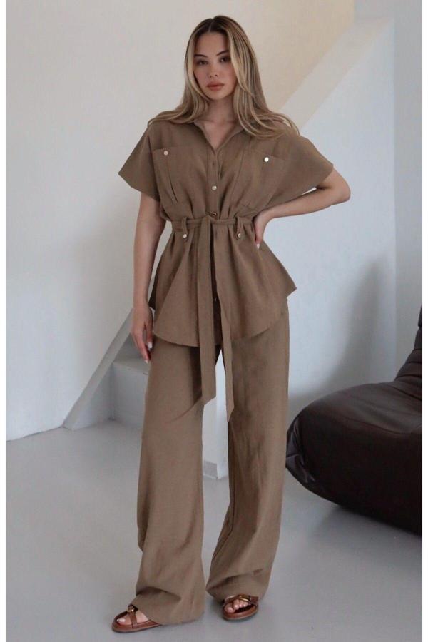 Laluvia Kahverengi Düğmeli Kuşaklı Bluz Pantolon Takım - 7207 - Image 1