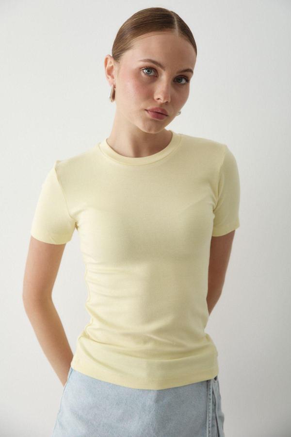 Laluvia Sarı Basic Tshirt - 251113 - Image 1