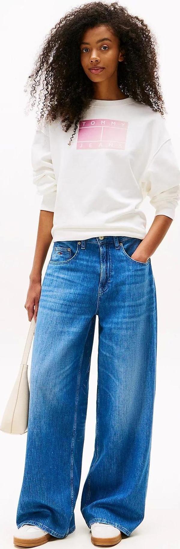 Tommy Jeans TJW RLX GRADIENT FLAG CREW Kadın Beyaz Kazak DW0DW21396YBL - Image 1