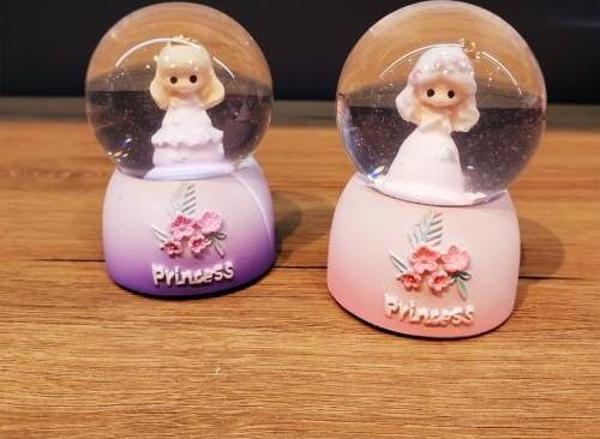 Büro Ev Ofis Dekoru için Prenses Motifli Işıklı Mini Kar Küresi - Image 1