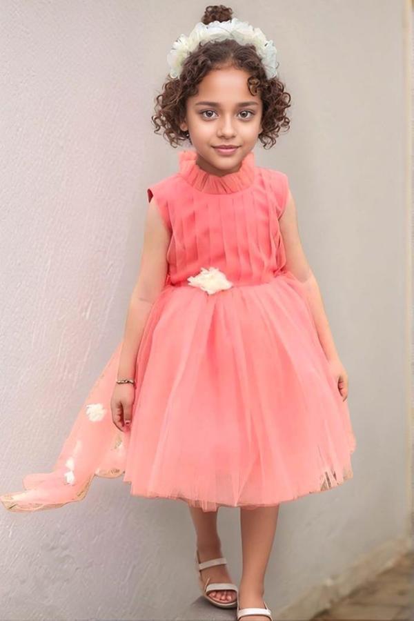 Kız Çocuk Dik Yaka Beli Manşetli Çiçek Detaylı Kuyruklu Kabarık Mercan Abiye - Image 1