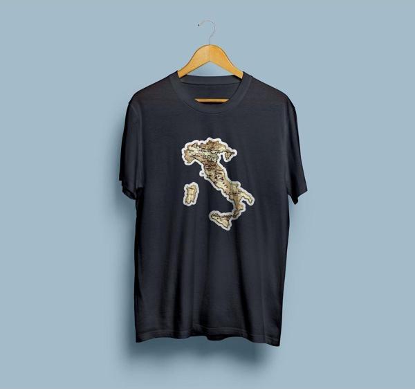 Oversize İtalya Haritası Tasarım unisex T-shirt - Image 1