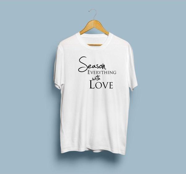 Oversize Herşey aşk için yazılı unisex T-shirt - Image 1