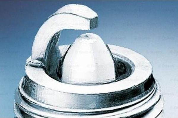 Bosch 0242240521 Ateşleme Bujisi (Platin) 0.7 mm WR6DPEA Fiat Tipo - Image 1