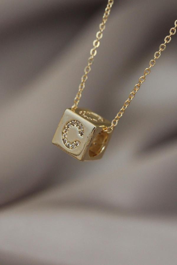 Gold Renk Zirkon Taşlı Küp Model C Harfli Kolye - Image 1