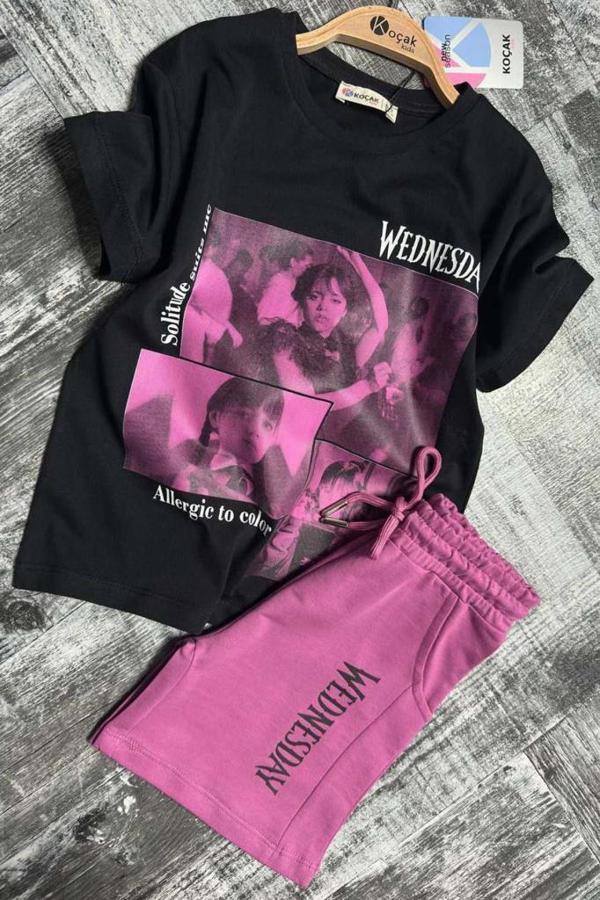 Kız Çocuk Wednesday Baskı Figürlü ve Yazı Baskılı Penye T-Shirt Mor Şortlu Takım - Image 1