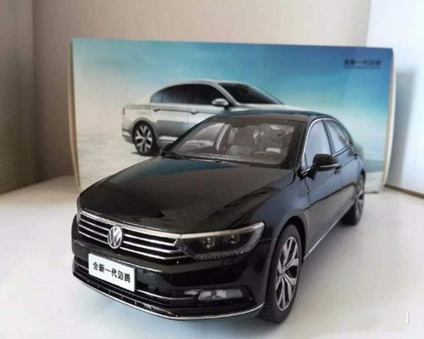 Pasat 1/18 Alaşımlı Model Araba Replikası, Pres Döküm Metal Araç, Yetişkinler İçin Simülasyon Koleksiyonu, 2017 - Image 1