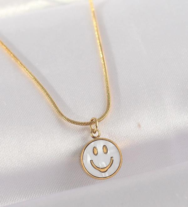 Celira Çelik Zincir Altın Renk Mermer Desenli Minimal Smile Kolye - Image 1