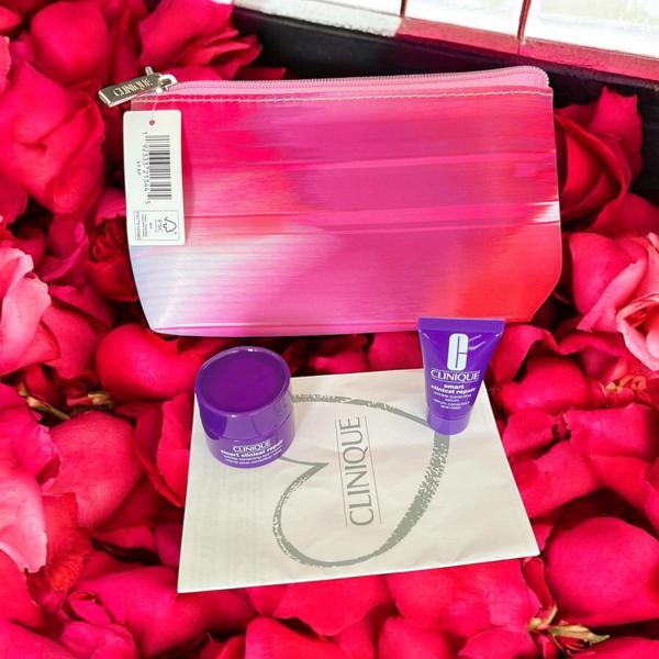 Clinique-Şık-Makyaj-Çantası-Genişlik-18-Derinlik-11- stm- 5 ml-Kırışık önleyici+5 ml serum - Image 1