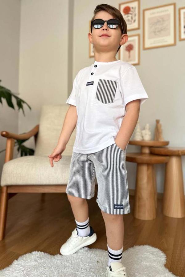 Erkek Çocuk Kapak Cepli Düğme Detaylı Beyaz T-Shirt Çizgili İp Detaylı Şortlu Takım - Image 1