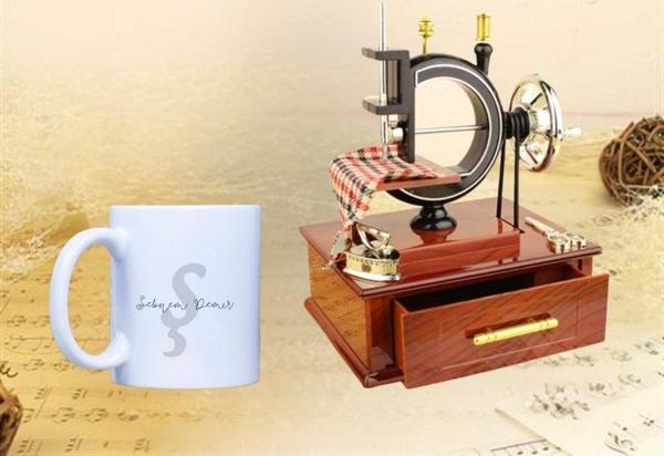 Kişiye Özel Nostaljik Dikiş Makinesi  Müzik Kutusu ve Bardak Hediye Seti - Image 1