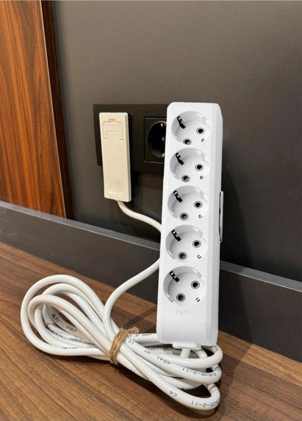 Viko Dayanıklı Ultra İnce Fişli 5’li Grup Priz 2 metre Çoklu Fişli Beyaz - Image 1