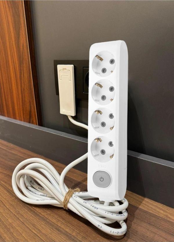 Viko Güvenli Ultra İnce Fişli 4’lü Grup Priz 2 metre Anahtarlı Beyaz - Image 1