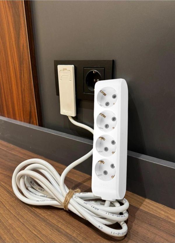 Viko Dayanıklı Ultra İnce Fişli 4’lü Grup Priz 2 metre Çoklu Fişli Beyaz - Image 1