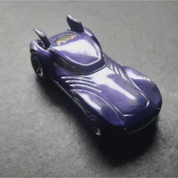 howlin heat 2010 hot wheels batmobile 1/64 Ölçekdir - Image 1