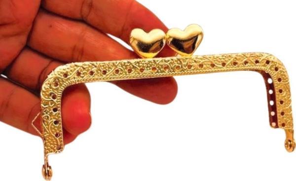Angel Çanta Aksesuar 10.5 cm Dikdörtgen Cüzdan Klipsi Cüzdan Bursu Light Gold Renk Kalpli Model  - Image 1