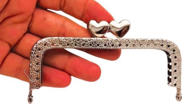 Angel Çanta Aksesuar 10.5 cm Dikdörtgen Cüzdan Klipsi Cüzdan Bursu Gümüş Renk Kalpli Model  - Image 1