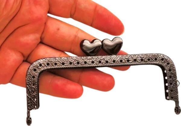Angel Çanta Aksesuar 10.5 cm Dikdörtgen Cüzdan Klipsi Cüzdan Bursu Füme Renk Kalpli Model  - Image 1
