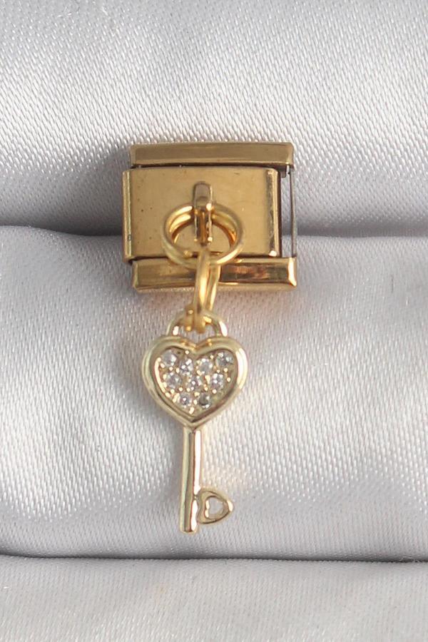Celira Çelik Gold Renk Sallantı Zirkon Taşlı Kalpli Anahtar Model Nomination - Image 1