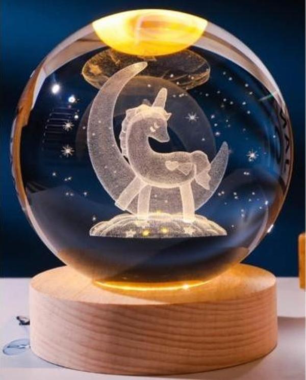 Dekoratif Ay içinde Unicorn Tasarımlı Ahşap Altlıklı Işıklı Cam Küre Cam:8cm Ahşap:2cm büyük boy - Image 1