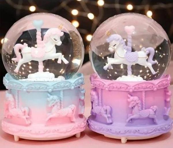 Atlı Karınca Kar Küresi Küçük Boy - Image 1