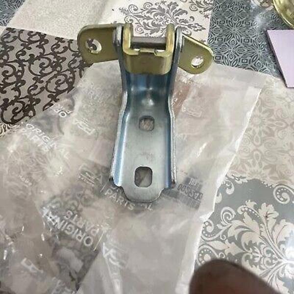 Kapı Menteşesi Arka Alt Sol Opel Astra J Astra K Insıgnıa B Mokka Zafıra C Crossland X Cruze Bm 09-  - Image 1
