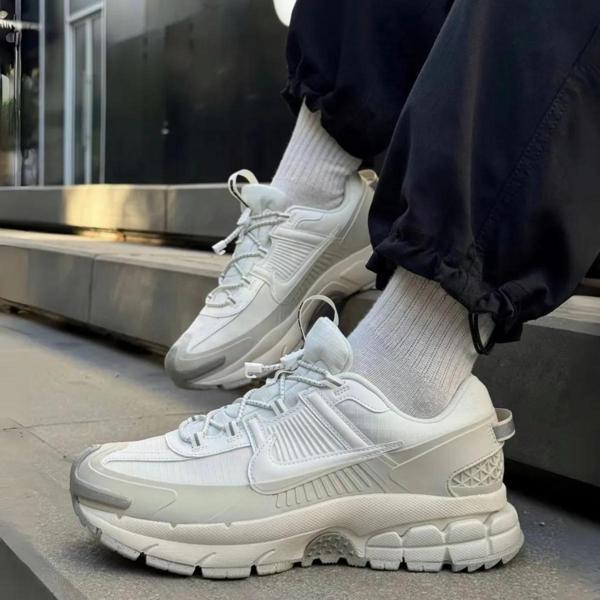 NİKE ZOOM VOMERO ROAM 'Winterized'-HV6410-100 - Image 1