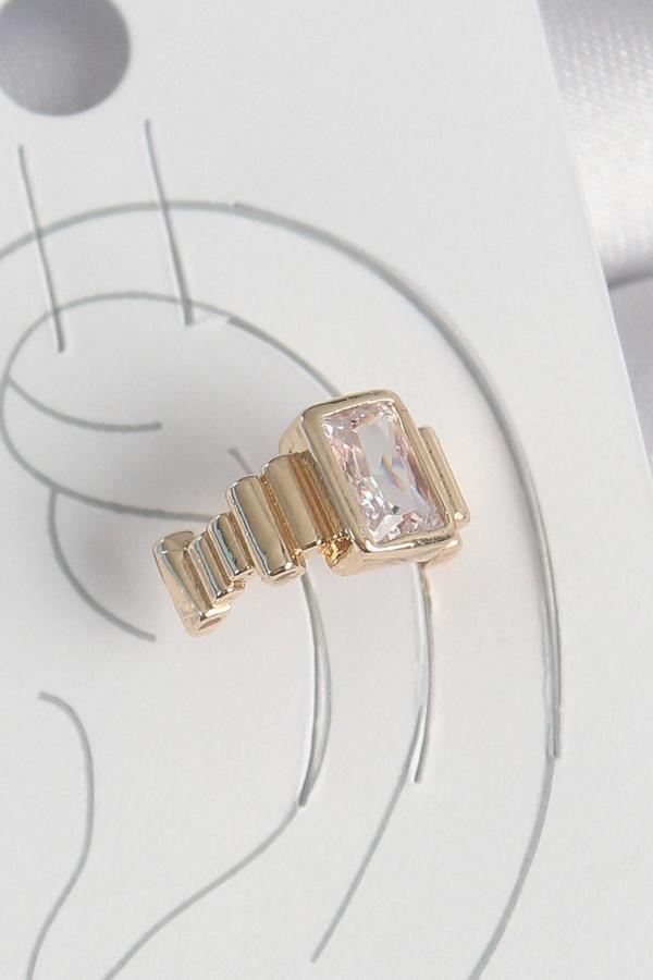 Pirinç Gold Renk Kare Zirkon Taşlı Kadın Kıkırdak Küpe - EBJ250522W34204 - Image 1