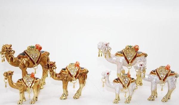 Swarovski Taşlı 3'lü Deve Figürü Model 3 - Image 1