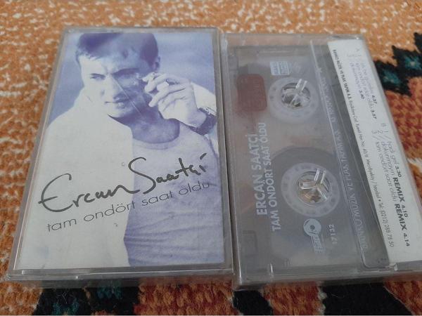 Ercan Saatçi- Tam On dört Saat Oldu Jelatinli Cam Baskı Kaset - Image 1