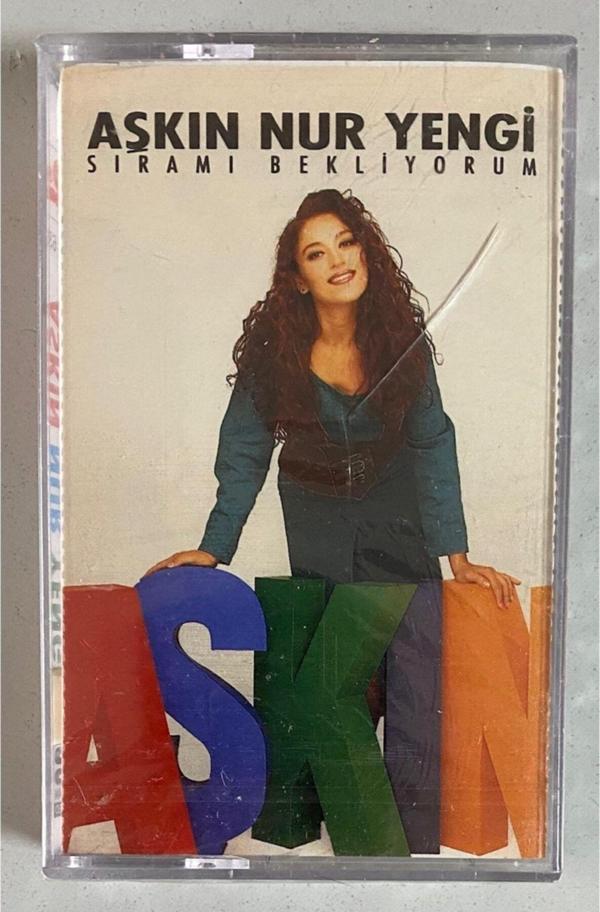 Aşkın Nur Yengi- Sıramı Bekliyorum Kaset (Jelatininde, Hiç Kullanılmamıştır) - Image 1