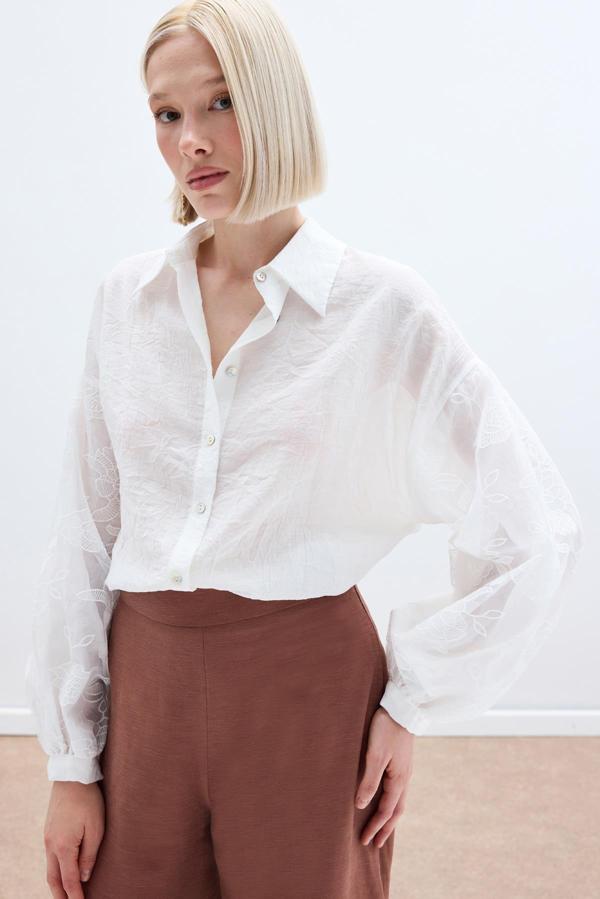 Nakış Detaylı Kraşlı Gömlek - Ekru - Image 1
