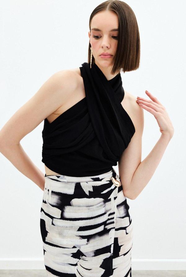 Halter Yaka Keten Crop Bluz - Siyah - Image 1