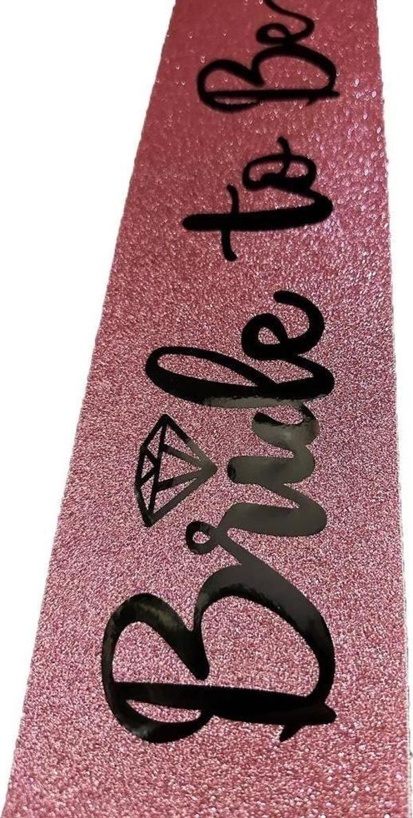 Çocuk Pembe Üzeri Siyah İtalik Alyanslı Bride To Be Yazılı Simli Işıltılı Kuşak Kemer 10x80 cm - Image 1