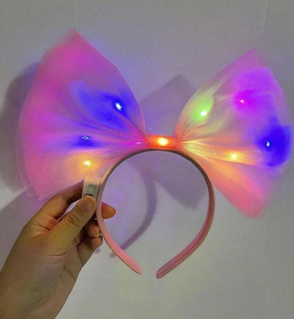 Çocuk   Rengarenk Led Işıklı Fiyonk Şekilli Tül Parti Tacı Pembe Renk 25x25 cm - Image 1