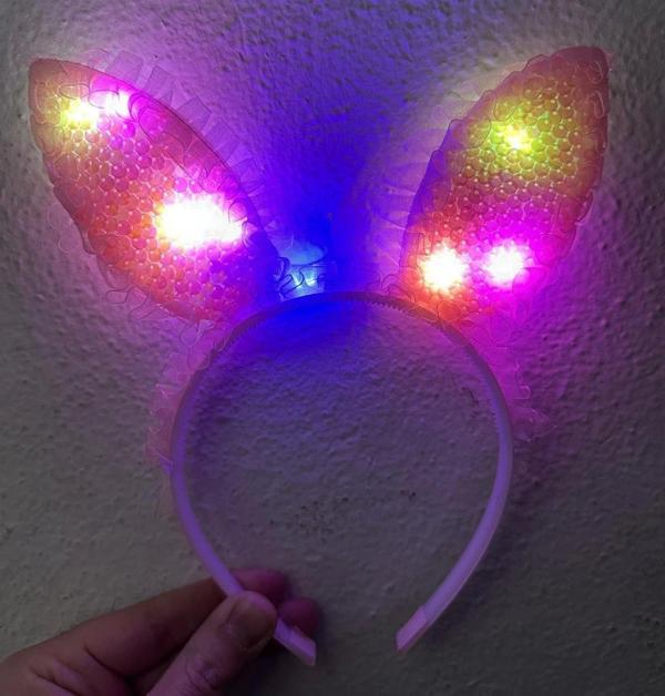 Çocuk Kenarları Dantelli Pembe Pullu Payetli Led Işıklı Tavşan Kulak Taç 23x19 cm - Image 1